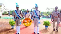 వారి నీడే వారికి రక్ష