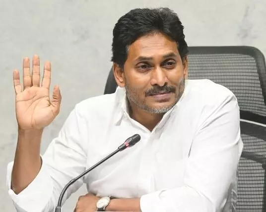 జగన్‌ నేడు రెండు జిల్లాల్లో పర్యటన