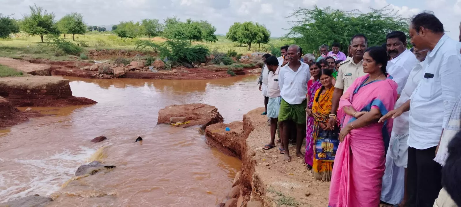 వైసీపీ నిర్లక్ష్యం వల్లే.. పంటలకు నష్టం