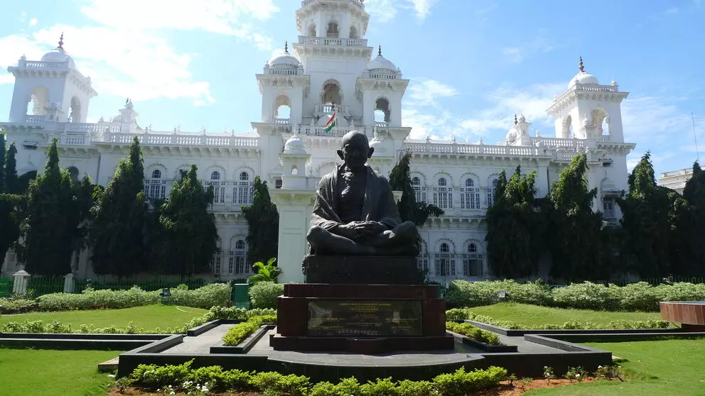 అభ్యర్థి విజయాన్ని పూర్తి గా పార్టీ ఖాతాలో వేసుకోవడం సబబా?