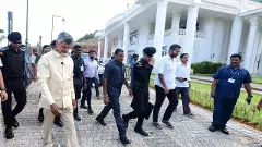 జగన్ పాలెస్‌లోకి బాబు అడుగులు..