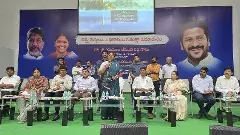 గిరిజన విద్యార్థులకు సీతక్క ల్యాప్‌టాప్‌లు పంపిణీ