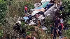 ఉత్తరాఖండ్ లో ఘోర ప్రమాదం.. రెండువందల మీటర్ల లోయలో పడిన బస్సు