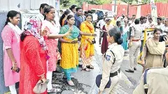 వాలంటీర్ల రికార్డు లేకుండా జీతాలు ఎలా ఇచ్చారు?