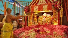 మలయప్పను పుష్పాలు, పత్రాలు ఎలా అభిషేకిస్తాయంటే..