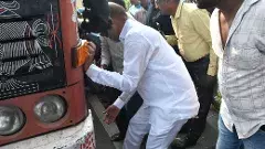 భయపడొద్దు.. ధైర్యంగా ఉండు, రోడ్డు ప్రమాద బాధితురాలికి బండి సంజయ్ భరోసా