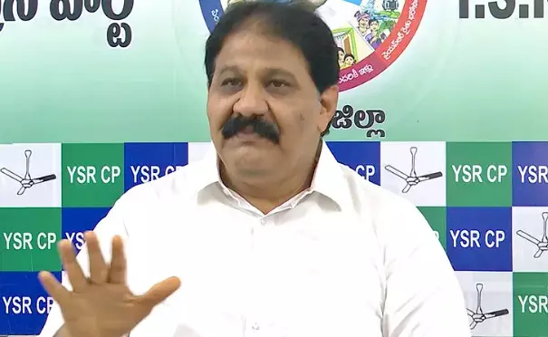 YCP POLITICS|బడ్జెట్ పై అసెంబ్లీ బయట హోరెత్తిస్తున్న వైసీపీ నేతలు