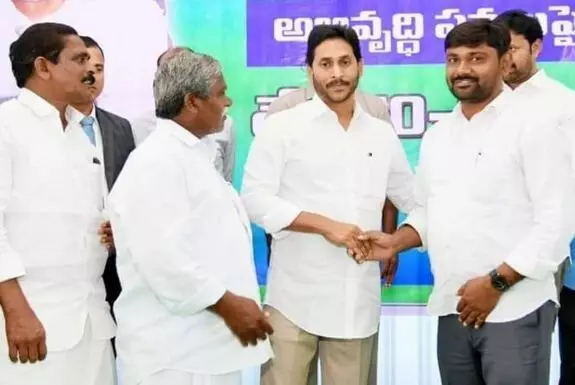 జగన్ సోషల్‌ మీడియా కార్యకర్త వర్రా రవీందర్‌రెడ్డిపై 40 కేసులు