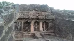 విజయవాడ నగరం మధ్యలో అందమైన కొండ గుహలు