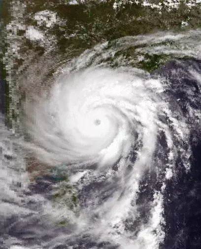 ఫెయింజల్‌ తుపాను దెబ్బకు ఉప్పాడ అతలాకుతలం