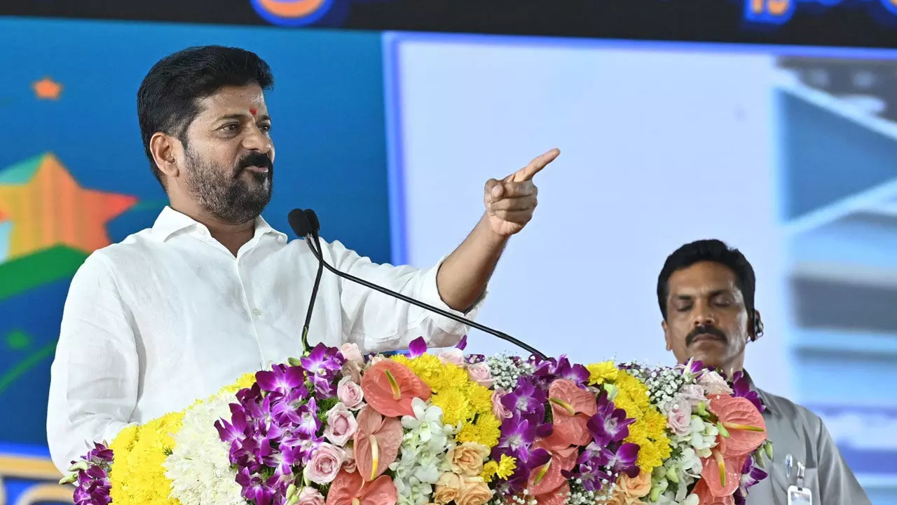 Revanth Reddy | ఆరోగ్య ఉత్సవాల్లో పచ్చజెండా ఊపిన సీఎం రేవంత్ రెడ్డి..