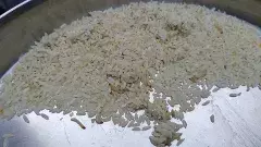 ముక్కి పోయిన బియ్యం ఇచ్చి తినమంటే ఎలా?