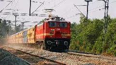 రైళ్లకు పేర్లు పెట్టే తీరికే లేదా ?