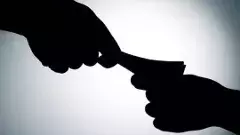 వ్యాపారం కోసం 66 శాతం సంస్థలు లంచాలు ఇచ్చాయి: లోకల్ క్రికల్స్ నివేదిక