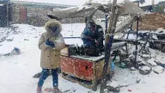 కాశ్మీర్ లో పడిపోయిన ఉష్ణోగ్రతలు..  ప్రారంభమైన మంచు వర్షం