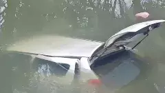 పంట కాలువలోకి దూసుకెళ్లిన కారు: ముగ్గురు మృతి