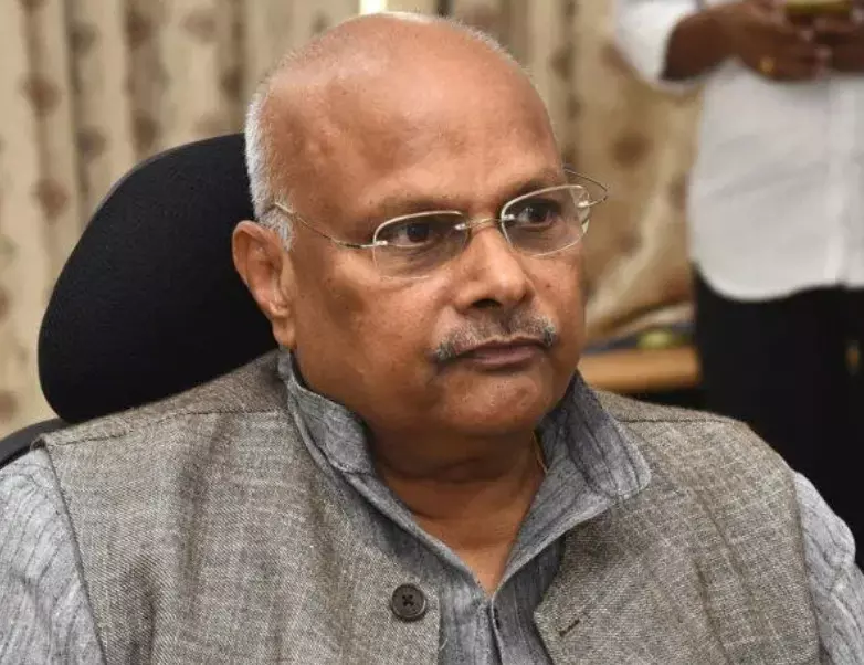 చంద్రబాబుపై యనమల ఎందుకు తిరుగుబాటు చేశారో తెలుసా? చంద్రబాబుపై యనమల ఎందుకు తిరుగుబాటు చేశారో తెలుసా?