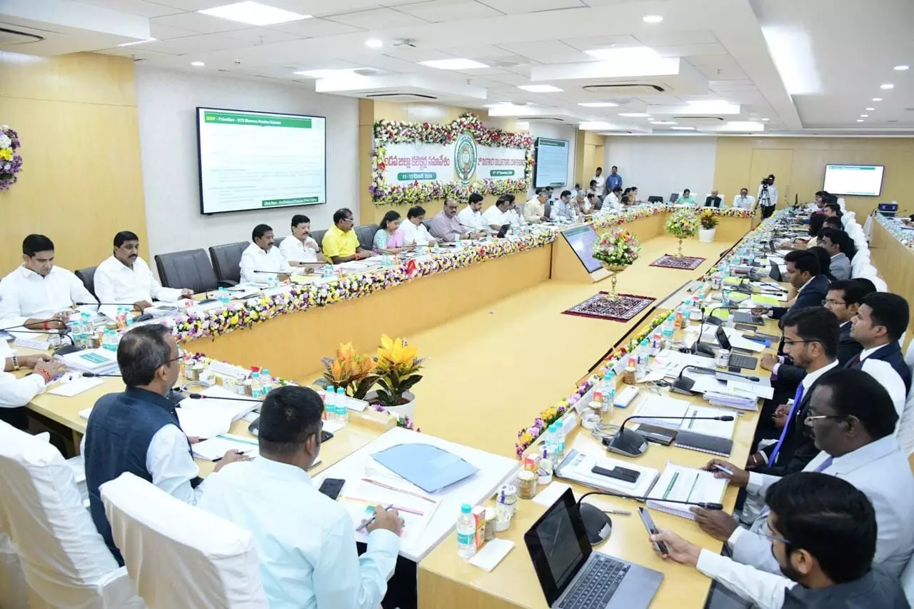 పీఎం సూర్య ఘర్ యోజన కింద దరఖాస్తుదారులు ఎంత మందంటే.. పీఎం సూర్య ఘర్ యోజన కింద దరఖాస్తుదారులు ఎంత మందంటే..