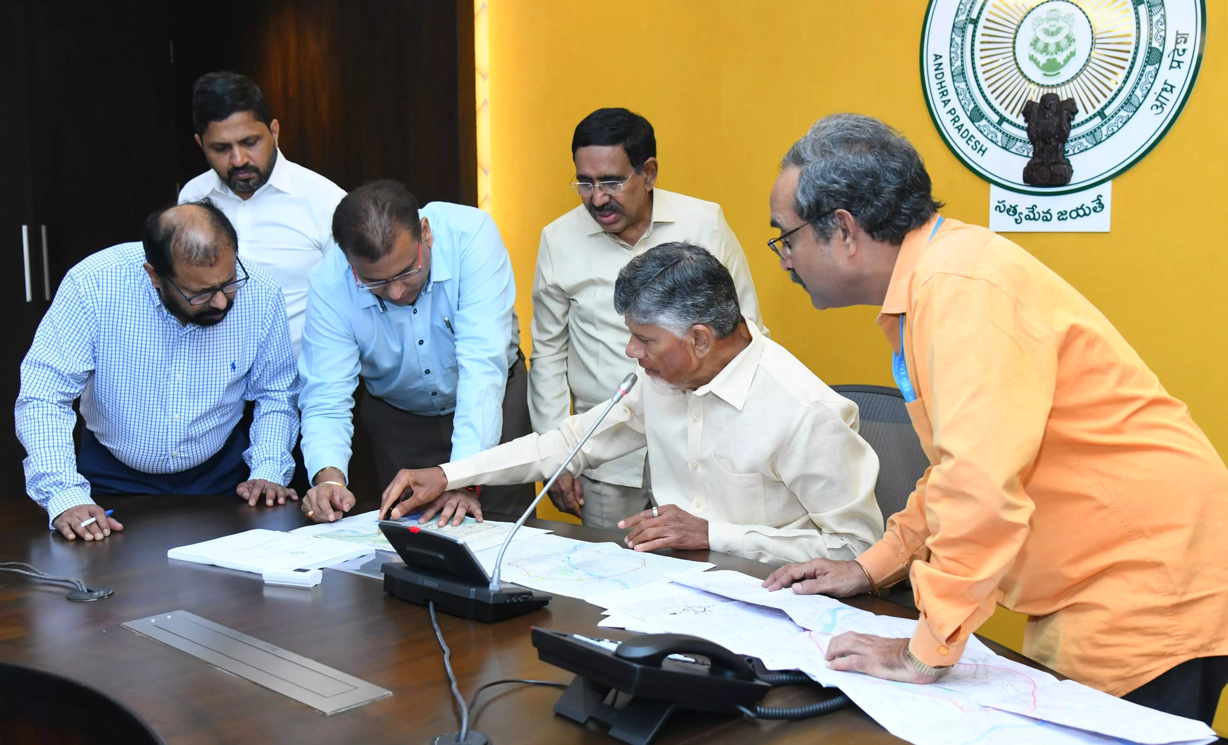 అమరావతిలో 4,665 కోట్లతో ఐదు ఐకానిక్ టవర్లు అమరావతిలో 4,665 కోట్లతో ఐదు ఐకానిక్ టవర్లు