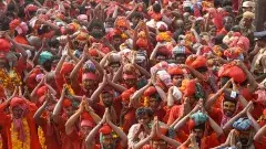 BHAVANIS | ఎర్రసంద్రంగా ఇంద్రకీలాద్రి, భవానీలతో కిటకిట