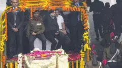 Manmohan | కాసేపట్లో మాజీ ప్రధాని మన్మోహన్ సింగ్ అంత్యక్రియలు