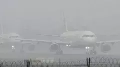 కమ్మేసిన పొగమంచు..గాల్లోనే తిరిగిన విమానం