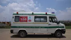 108 ambulance out of control | సంజీవని టైర్ల కింద నలిగిన యాత్రికులు