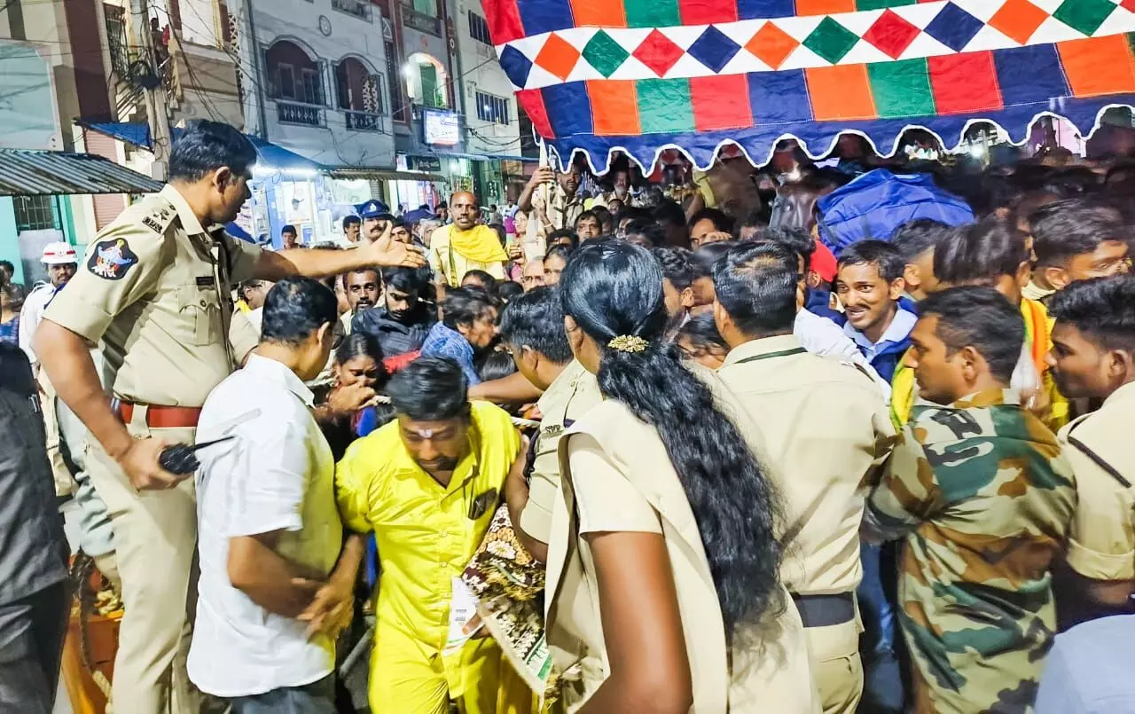 TIRUPATI STAMPEDE  | వైకుంఠ దర్శనం:తొక్కిసలాటలో ఆరుగురు మృతి