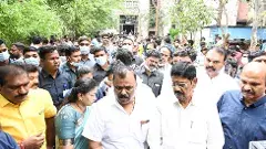 తొక్కిసలాటలో మరణించిన కుటుంబాలకు 25లక్షలు నష్ట పరిహారం