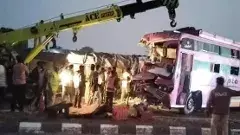 Road Accident | లారీని ఢీకొన్న బస్సు, నలుగురి మృతి, 17మందికి గాయాలు