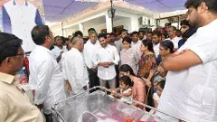 సోదరుని అంత్యక్రియల్లో జగన్‌ దంపతులు