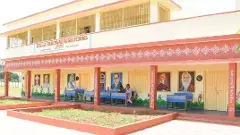 ఇకపై ఊరికి ఒక స్కూలు ఉండదు!