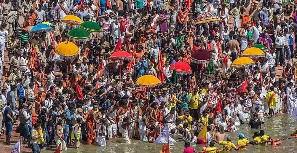 Maha Kumbh Mela | కుంభమేళాకు క్యూ కడుతున్న తెలుగు ప్రజలు