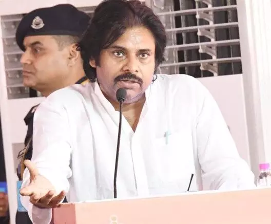 కొండను తవ్వి ఎలుకను పట్టిన పవన్ కల్యాణ్