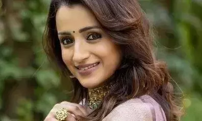 నోరు జారా, క్షమించమని నటి త్రిషను వేడుకున్న బీజేపీ నేత