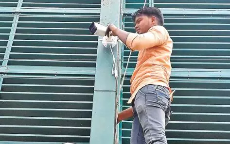 జగన్ ఇంటి వద్ద సీసీ కెమేరాలు ఏర్పాటు జగన్ ఇంటి వద్ద సీసీ కెమేరాలు ఏర్పాటు