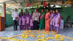 పల్లెటూరిని అక్షర వనంగా మార్చిన ప్రొఫెసర్