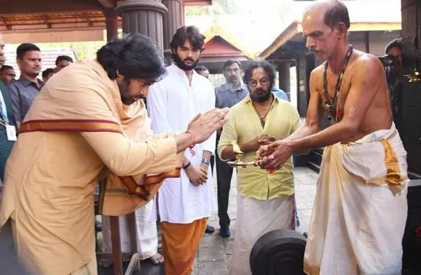 తీవ్ర నడుము నొప్పి అన్నారు..తీర్థ యాత్రలకెళ్లారు తీవ్ర నడుము నొప్పి అన్నారు..తీర్థ యాత్రలకెళ్లారు