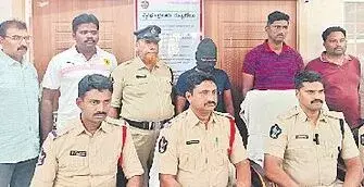 యూట్యూబ్‌ చూసి..తండ్రి హత్యకు స్కెచ్‌ వేసి