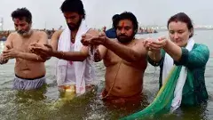 ప్రయాగ్ రాజ్ లో పవన్ కల్యాణ్ సందడి.. పుణ్యస్నానం