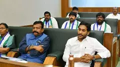 నడిచే జగన్‌ అసెంబ్లీలోకి
