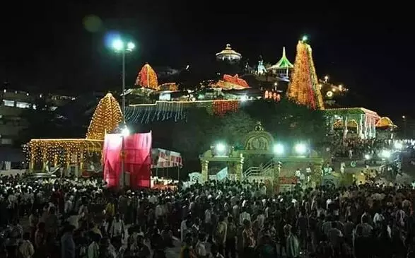 కోటప్పకొండలో డ్రోన్ ప్రమాదం..పరుగులు తీసిన భక్తులు కోటప్పకొండలో డ్రోన్ ప్రమాదం..పరుగులు తీసిన భక్తులు