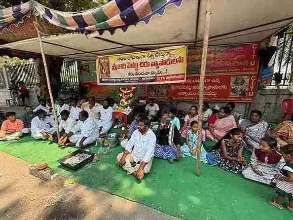 డబుల్ సెంచురీ కొట్టిన చిరు వ్యాపారుల దీక్షలు డబుల్ సెంచురీ కొట్టిన చిరు వ్యాపారుల దీక్షలు