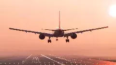 శంషాబాద్ విమానాశ్రయంలో తృటితో తప్పిన ప్రమాదం.. 150 మంది సేఫ్..