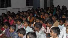 ప్రభుత్వ బడుల్లో పిల్లలకు రాయడం వచ్చు.. చదవడం రాదు..