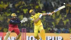 ధోనిని ఎందుకు ముందే బ్యాటింగ్ కు పంపలేదు: మనోజ్ తివారీ విమర్శలు