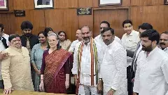 పార్టీ పెద్దలను కలిసిన తెలంగాణ కాంగ్రెస్ బీసీ నేతలు..