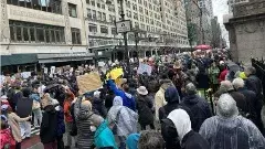 ట్రంప్ ను భరించ లేక అమెరికా ప్రజలు రోడ్డెక్కారు