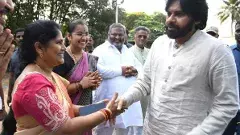 గిరిజనులతో సూర్య నమస్కారాలు