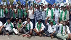 రొయ్యల రైతుల క్రాప్ హాలిడే ఎవరికి నష్టం!